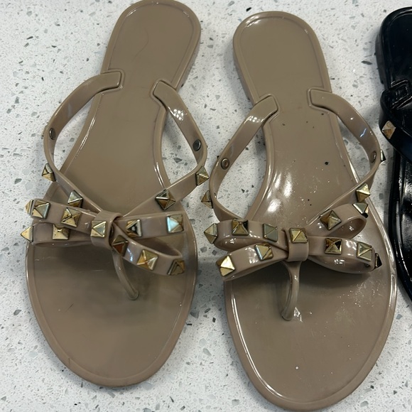 Rock stud bow flip flops - Picture 2 of 3